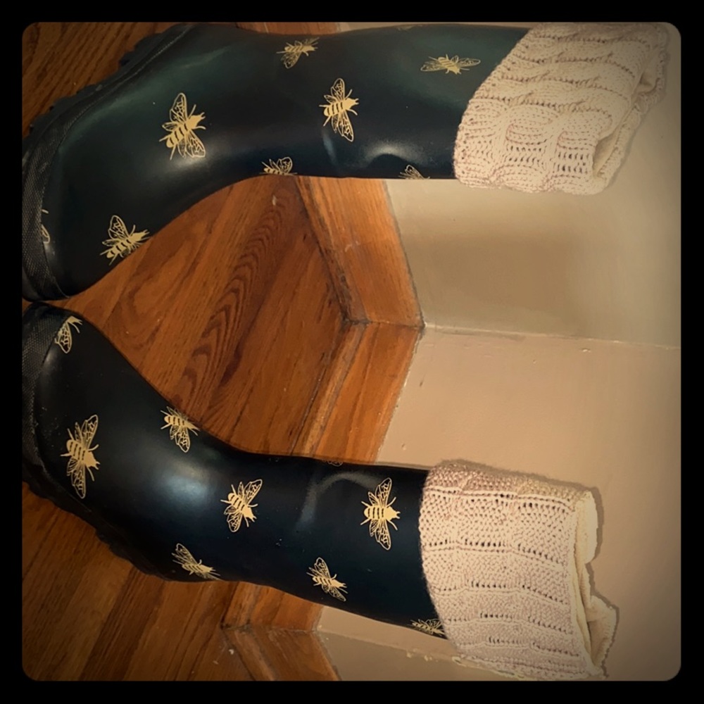 new rain boots never worn but no box or tags